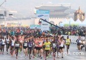 [동아포토]'서울국제마라톤' 힘찬 레이스