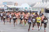 [동아포토]'서울국제마라톤' 힘찬 출발