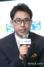 [동아포토]이용철 ＂김광현-구자욱의 활약 기대해본다＂