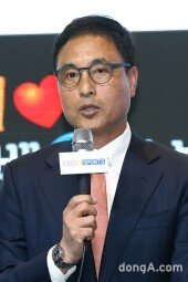 [동아포토]송진우 해설위원 ＂더 재밌는 방송 기대해달라＂