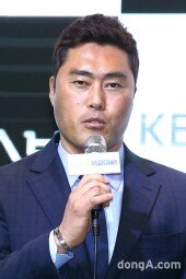 [동아포토]조성환 해설위원 ＂작년 첫 해설위원 활약 많이 배웠다＂