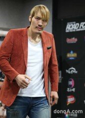 [동아포토]최홍만 "아오르꺼러 기다려"