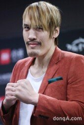 [동아포토]최홍만 "주먹이 운다"