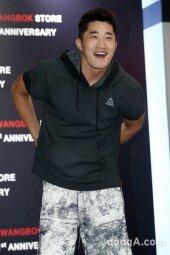 [동아포토]김동현 '스턴건의 수줍은 미소'