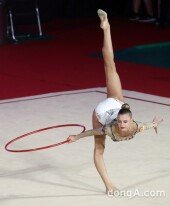 [동아포토]알렉산드라 솔다토바 '아름다운 후프연기'