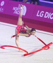 [동아포토]손연재 '꽃이 되다'