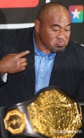 [동아포토]마이티 모, 최홍만을 향한 도발 포즈