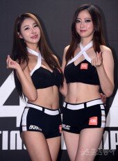 [포토] 로드걸 임지우-왕지윤 ‘남심 저격하는 손가락 하트’