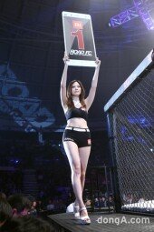 [동아포토]왕지윤 '미스코리아 로드걸로 변신'