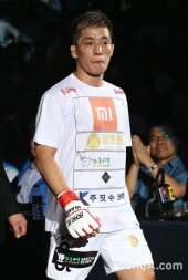 [동아포토]홍영기 '탈진 증세 이겨내고 경기 출전'