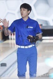 [동아포토]이홍기 프로볼러 도전 '느낌이 좋은데?'