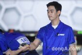 [동아포토]김수현 프로볼러 도전 '느낌이 좋아'
