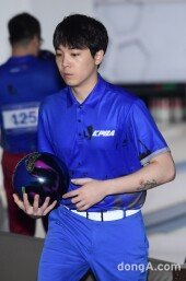 [동아포토]이홍기 프로볼러 도전 '진지한 모습'