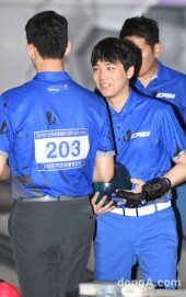 [동아포토]김수현-이홍기 '우리 프로볼러 되는거야?'