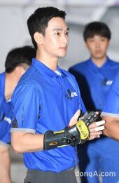 [동아포토]김수현 '얼짱 프로볼러로 변신'