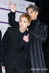 [동아포토]엑소 시우민-카이 '팬들 향한 깨방정 서비스'