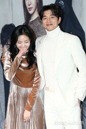 [동아포토]공유-김고은 '도깨비 옆 수줍은 소녀'