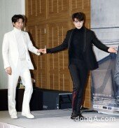 [동아포토]공유-이동욱 '꿀 브로맨스'