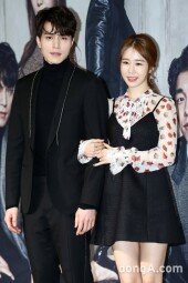 [동아포토]이동욱-유인나 '기대를 저버리지 않는 김은숙의 서브커플'