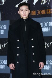 [동아포토]박서준 '기사도 패션'