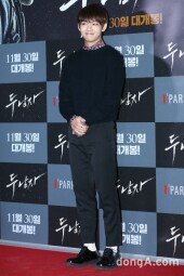 [동아포토]방탄소년단 뷔 '팬들 함성에 깜찍한 미소'