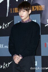 [동아포토]방탄소년단 뷔 '칼날같은 턱선'