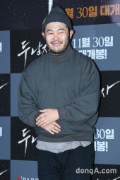 [동아포토]김기방 '공손히 응원합니다~'