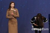 [동아포토]김연아 '피겨 후배 바라보며 행복한 표정'