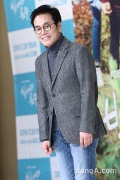 [동아포토]박찬환 '꽃중년 로맨스 기대하세요~'