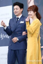 [동아포토]김승수-명세빈 '첫사랑 하트'