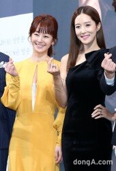 [동아포토]명세빈-왕빛나 '극과 극 미모대결'