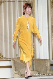 [동아포토]명세빈 '과감하게 한 획 그은 패션'