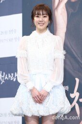 [동아포토]서하 '밝음 담당하는 미소'