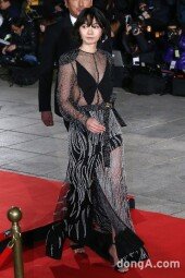 [동아포토]배두나 '파격 드레스를 덮은 카리스마'