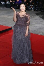 [동아포토]라미란 '걸크러쉬 손키스'