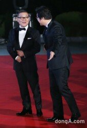 [동아포토]곽도원-쿠니무라 준 '형 먼저 아우 먼저'