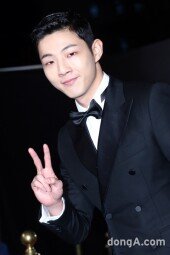 [동아포토]지수 '브이는 깜찍하게~'