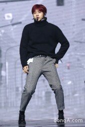 [동아포토]B1A4 신우 '붉게 물들인 머리'