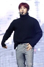 [동아포토]B1A4 신우 '안경 벗고 다른 분위기'