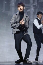 [동아포토]B1A4 공찬 '기운을 모아'