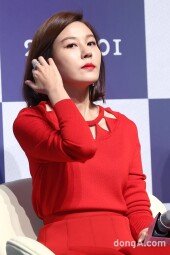 [동아포토]김하늘 '새침한 레드'