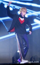 [동아포토]세븐틴 승관 '날세게 붐붐'