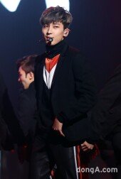 [동아포토]세븐틴 원우 '훈훈한 무대'