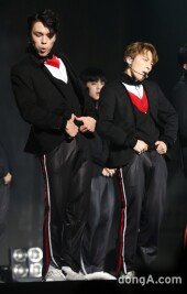 [동아포토]세븐틴 버논-디노 '붐붐 뛰게될걸?'