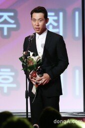 [동아포토]최진호 '프로골프 올해의 선수상 수상' (동아스포츠대상)
