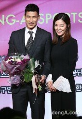 [동아포토]정조국-김성은 '내조의 여왕 함께한 영광의 자리' (동아스포츠대상)
