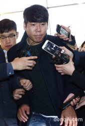 [동아포토]강정호 '질문은 됐어요'