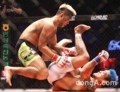 [동아포토]권아솔, 날카로운 공격