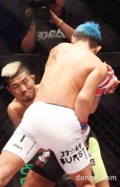 [동아포토]권아솔-사사키 신지, 팽팽한 접전