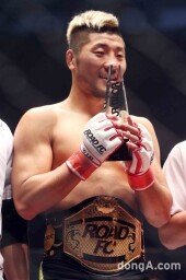 [동아포토]권아솔, 타이틀 방어 성공